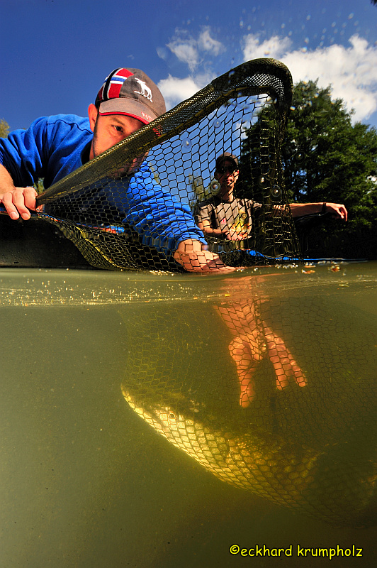 Fischer an der Lahn bei der Arbeit